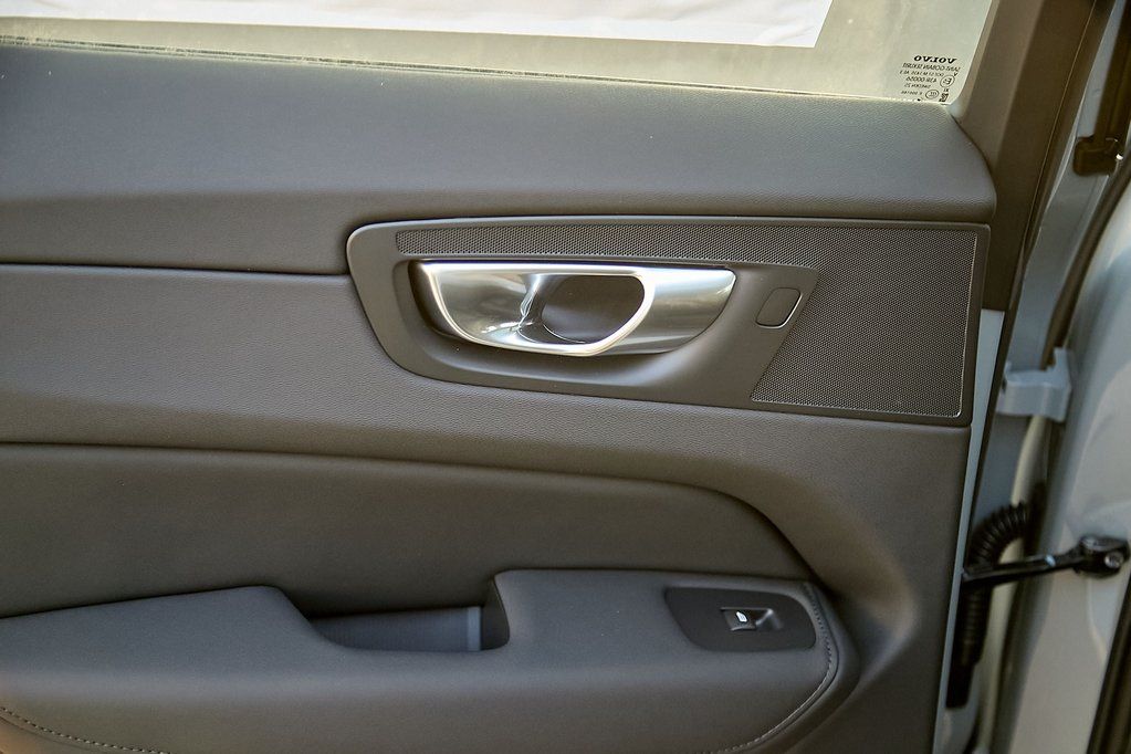 2026 VOLVO XC60 - Image 18