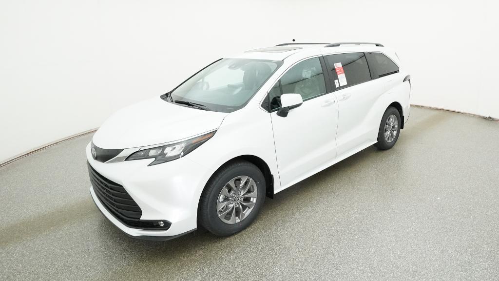 2026 Toyota Sienna XLE's photo
