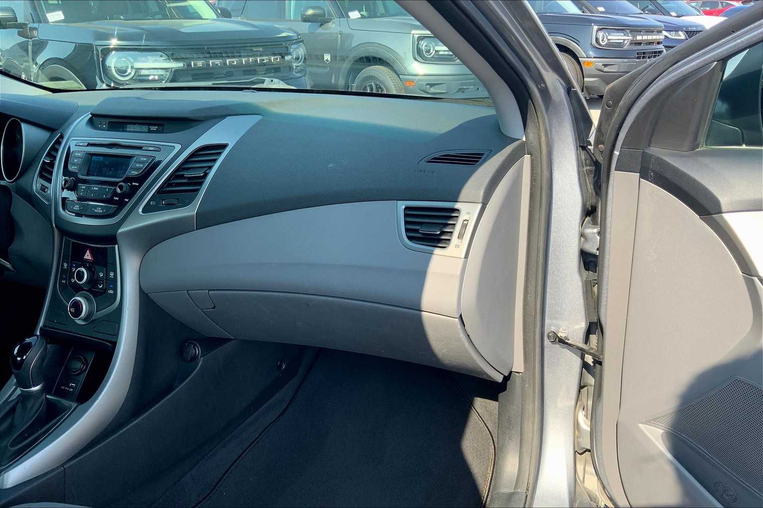 2014 Hyundai Elantra SE photo 17
