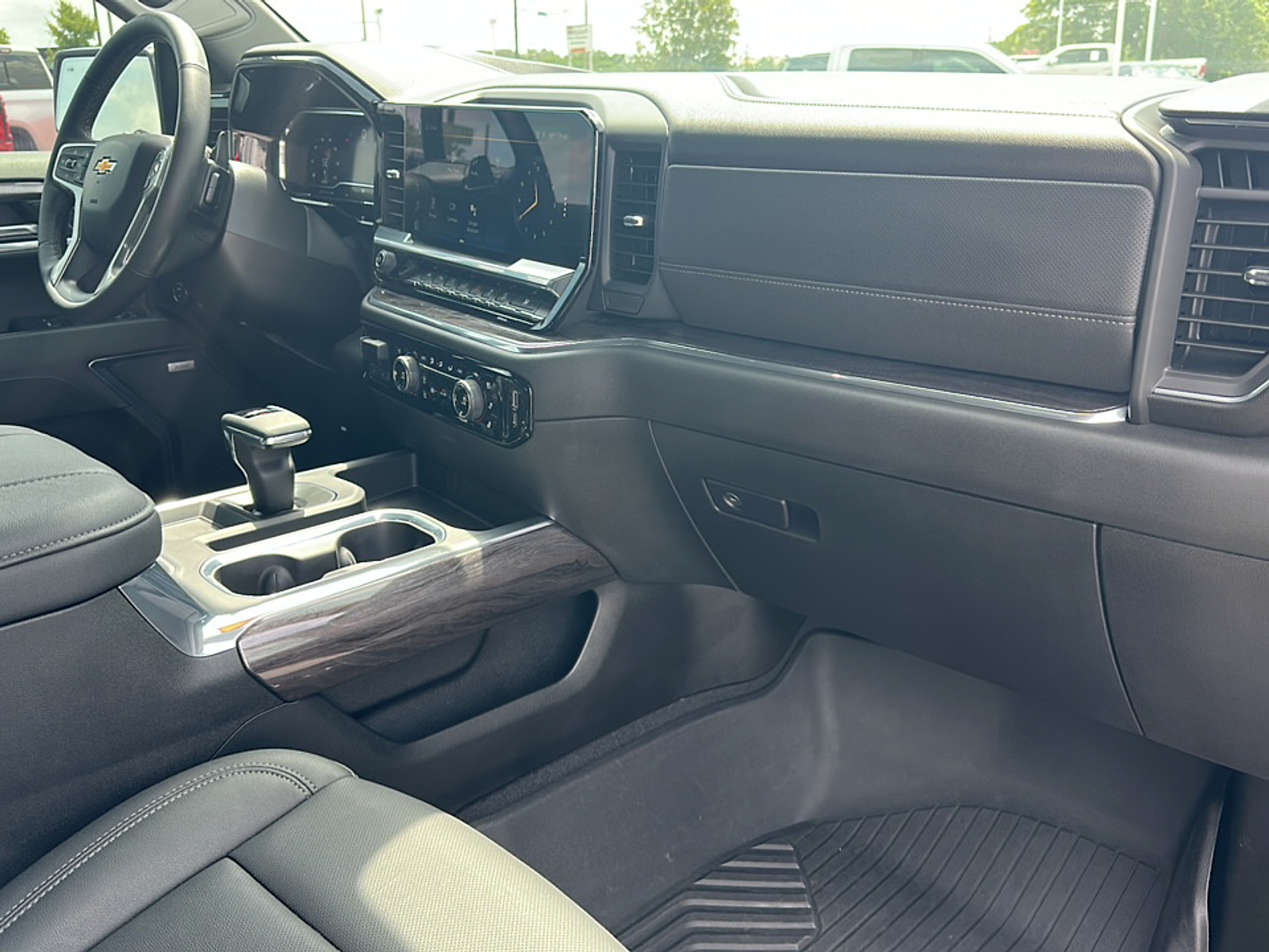 2024 Chevrolet Silverado 1500 LTZ photo 10