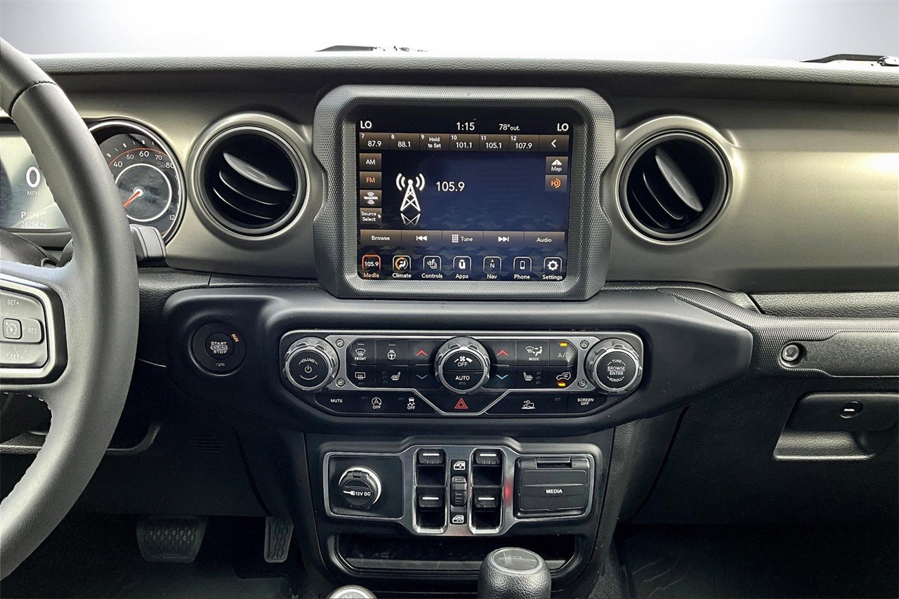 2023 Jeep Gladiator Willys photo 11