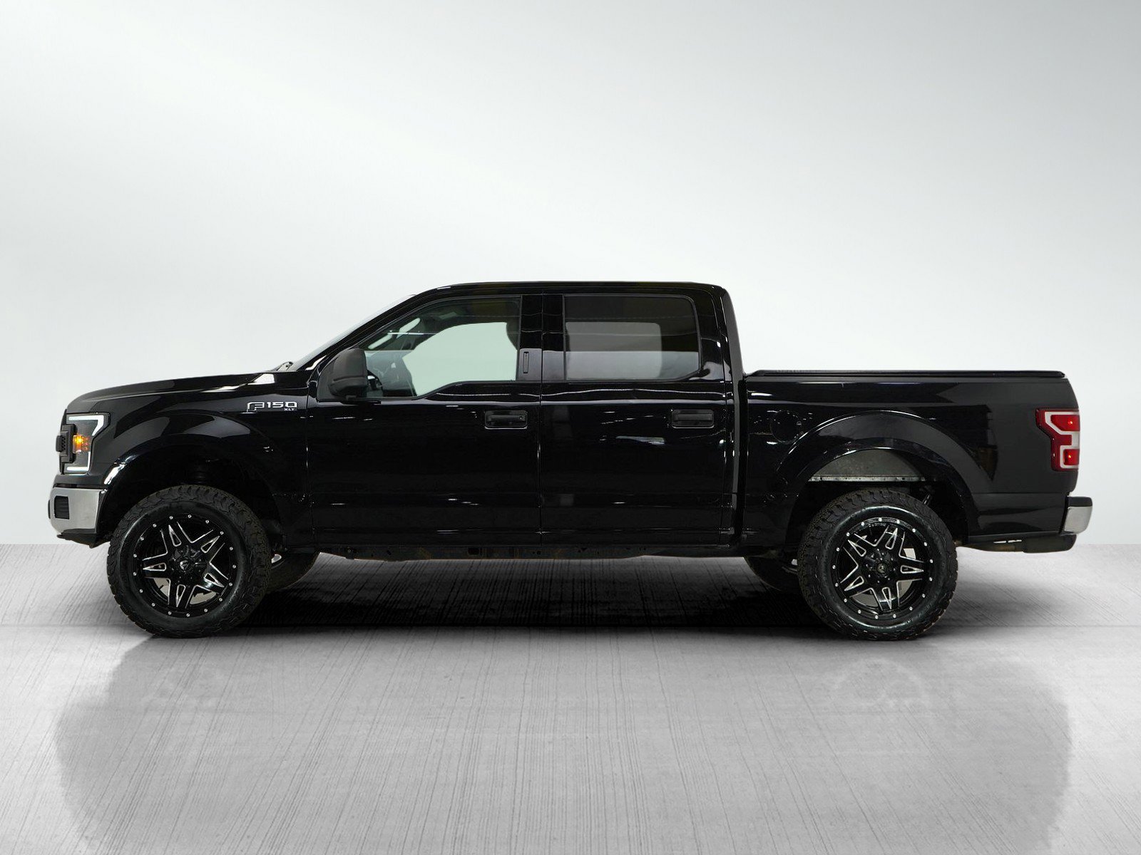 Used 2020 Ford F-150 XLT with VIN 1FTEW1EP8LFB81964 for sale in Burnsville, Minnesota