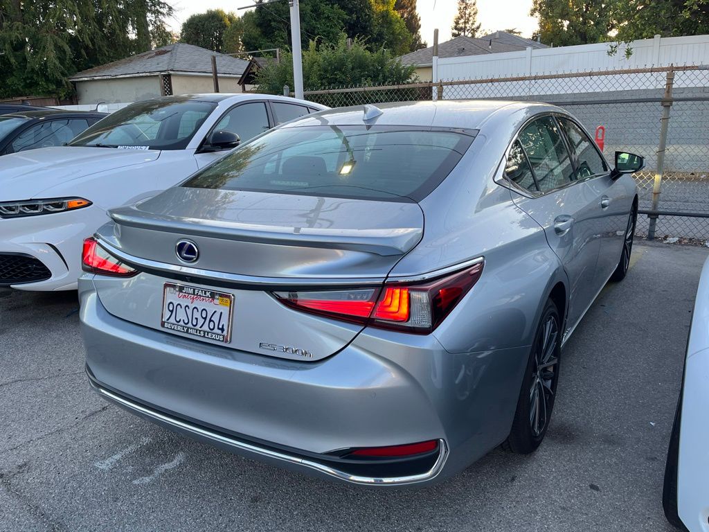2022 Lexus ES 300h photo 4