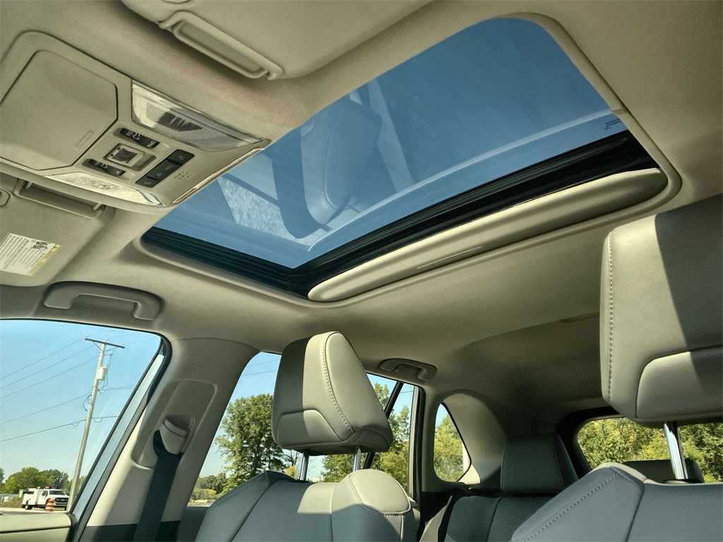 2022 Toyota RAV4 XLE Premium photo 16