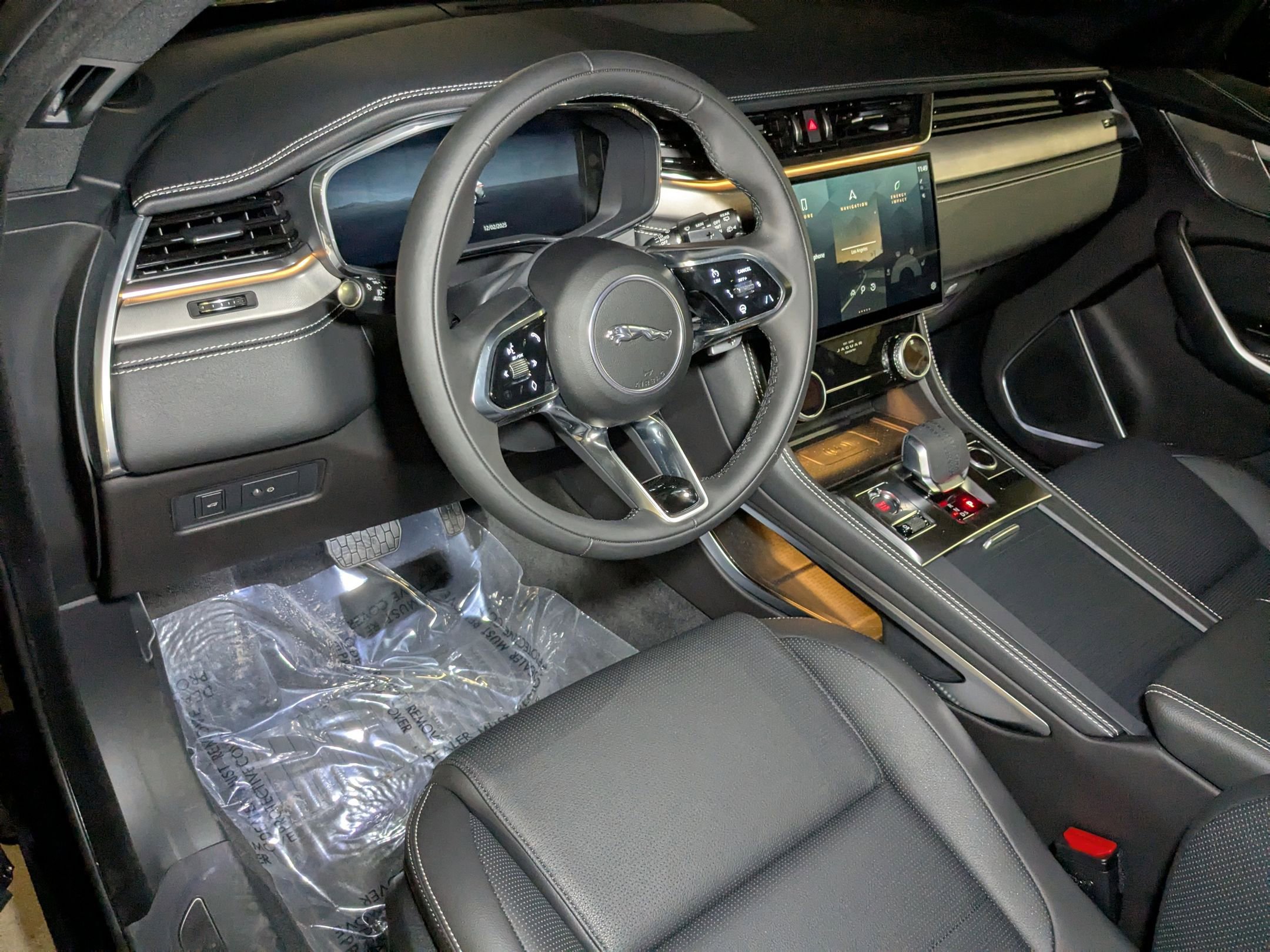 2025 Jaguar F-PACE P250 R-Dynamic S photo 3