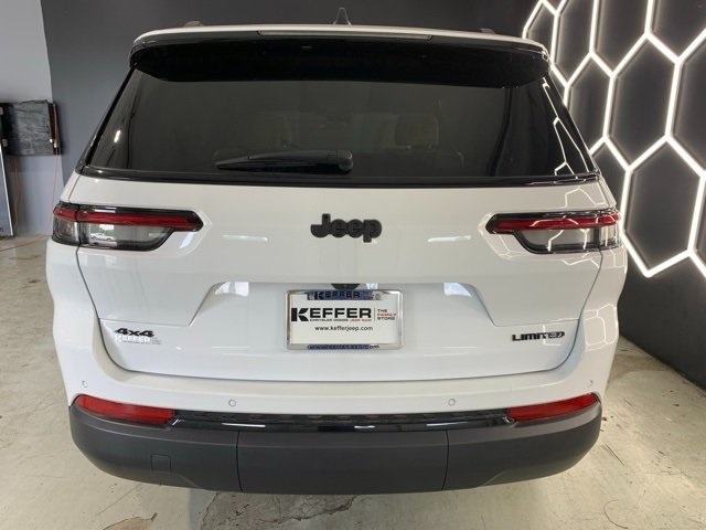 2025 Jeep Grand Cherokee Limited photo 4