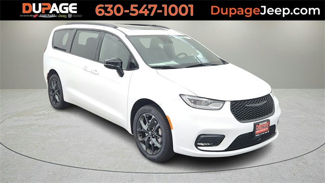 2026 Chrysler Pacifica Limited's photo