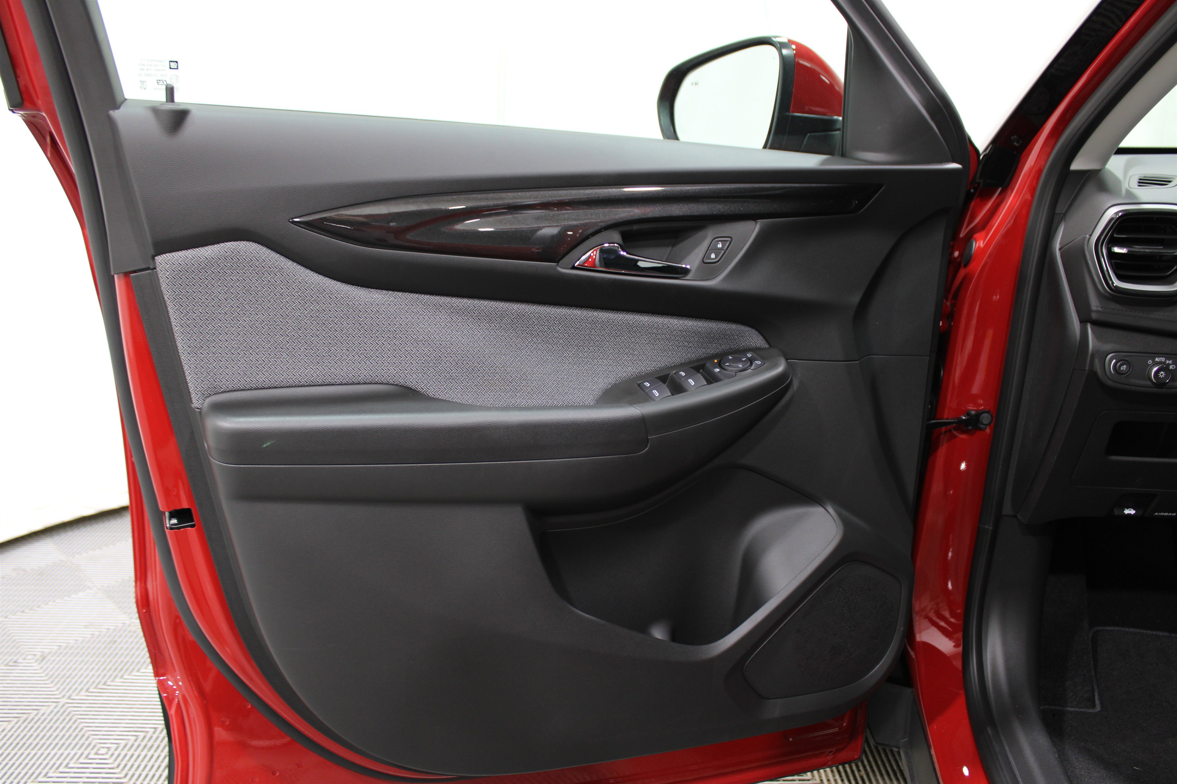 2026 Chevrolet Trailblazer LT photo 2