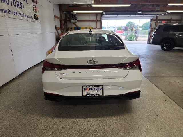 2022 Hyundai Elantra SE photo 4