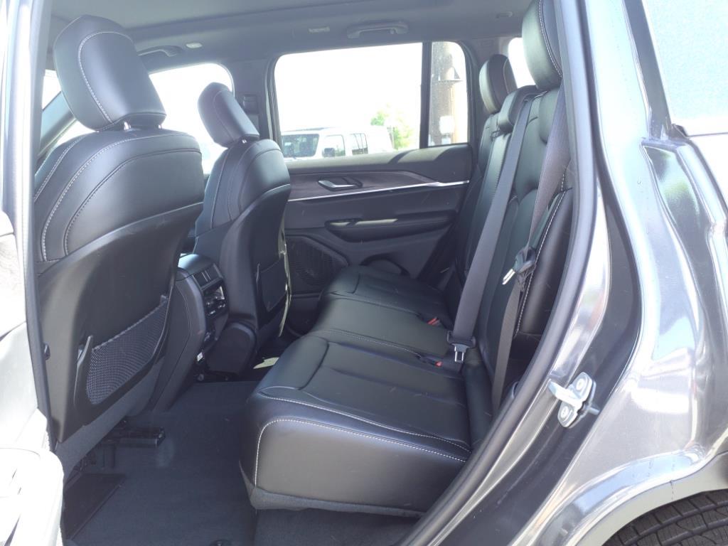 2025 Jeep Grand Cherokee Limited photo 19