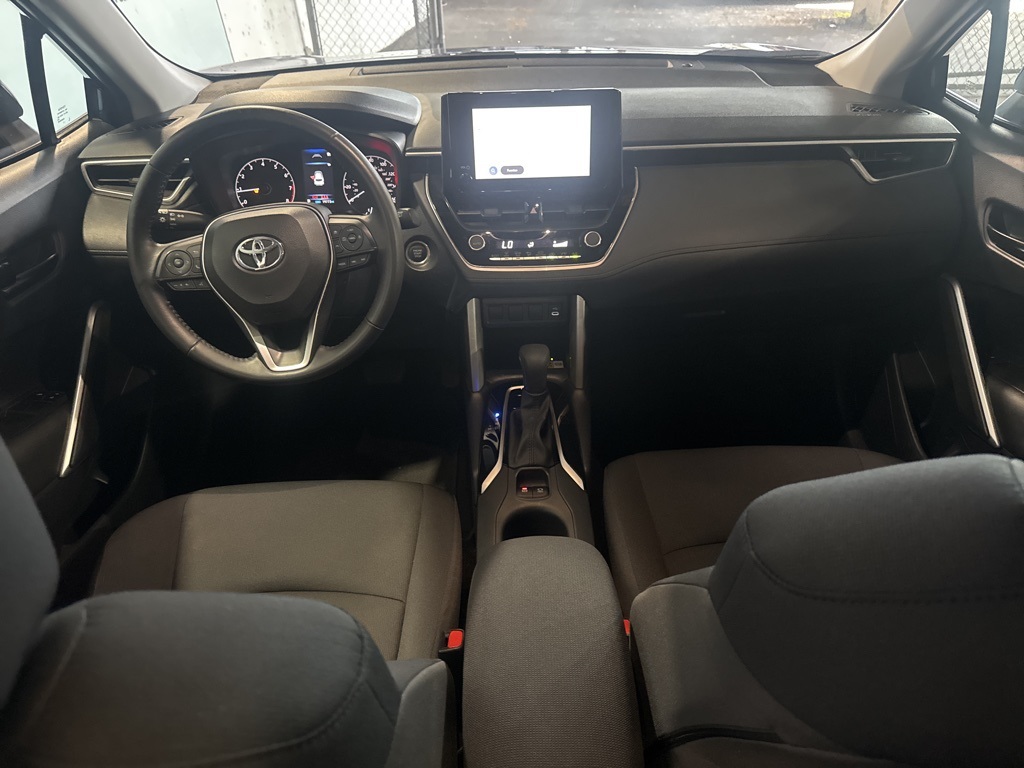 2023 Toyota Corolla Cross LE photo 25