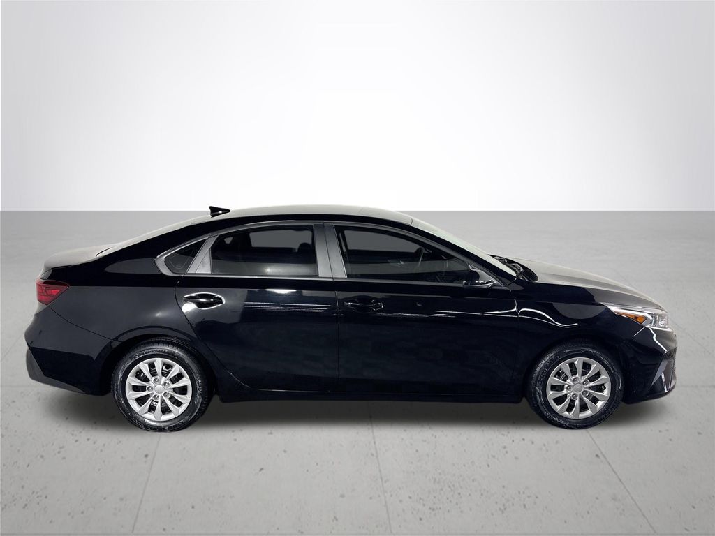2023 Kia Forte LX photo 4