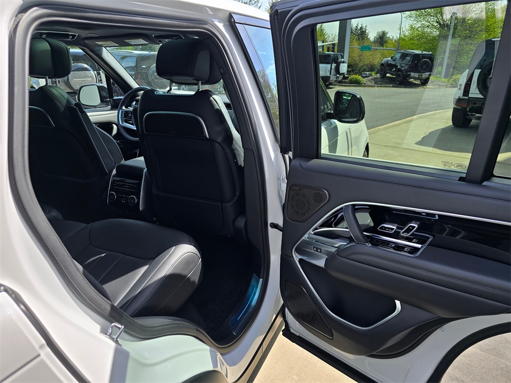 2025 Land Rover Range Rover Autobiography photo 25