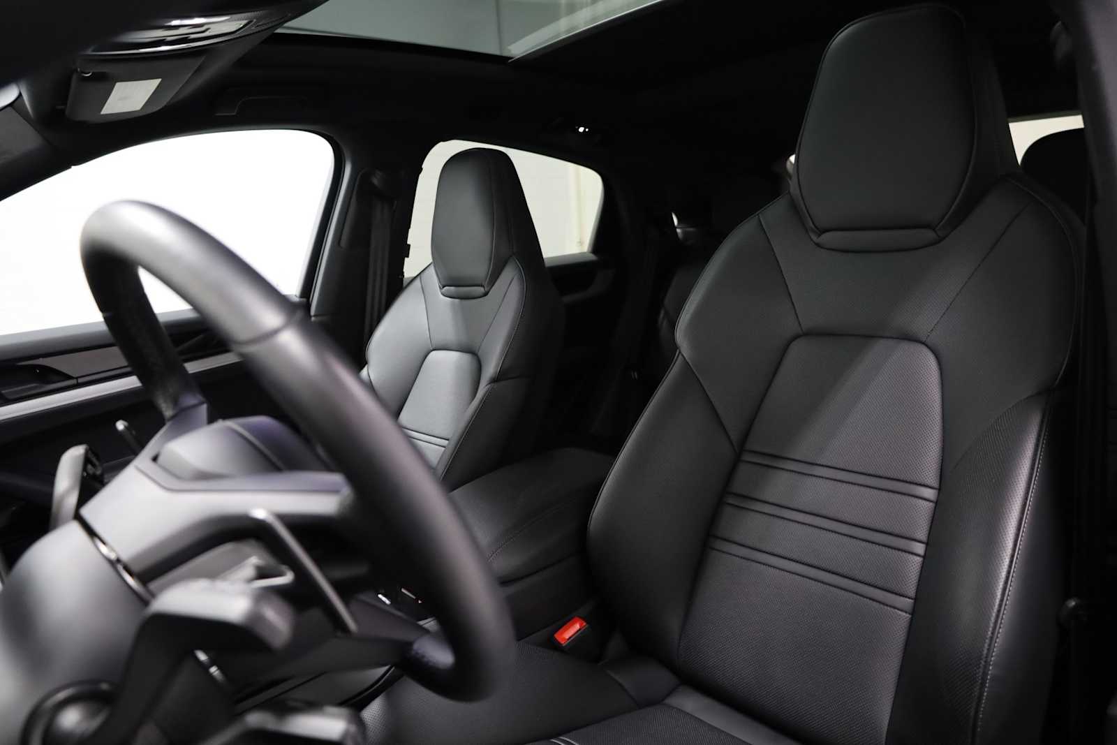 2024 Porsche Cayenne Coupe photo 3