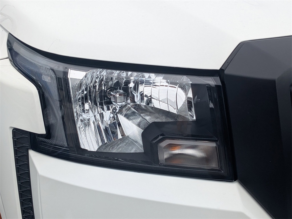 2023 Nissan Frontier S photo 2