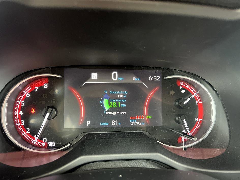 2023 Toyota RAV4 XLE photo 21