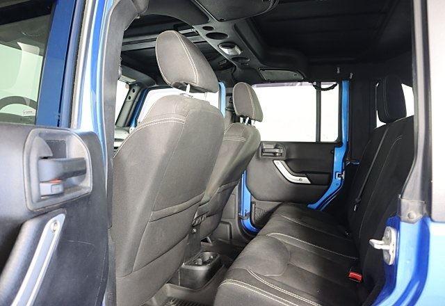 2015 Jeep Wrangler Unlimited Rubicon photo 20