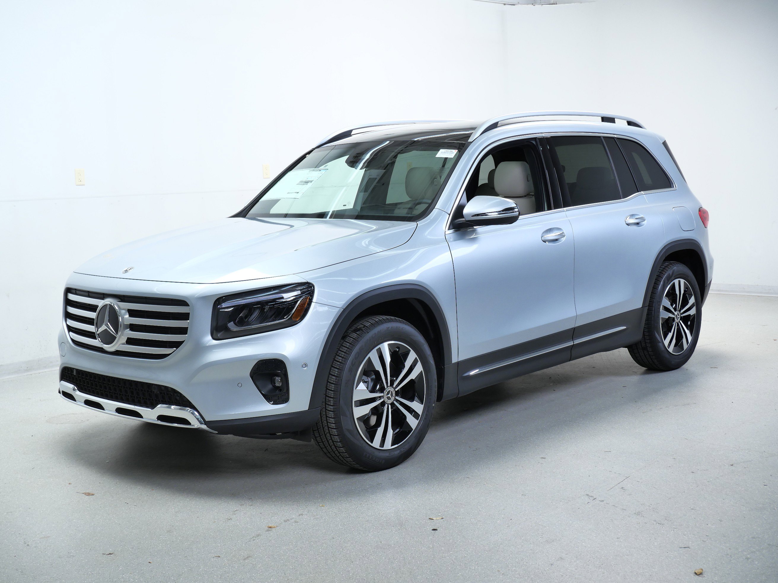 2026 Mercedes Benz GLB 250 4MATIC photo 3