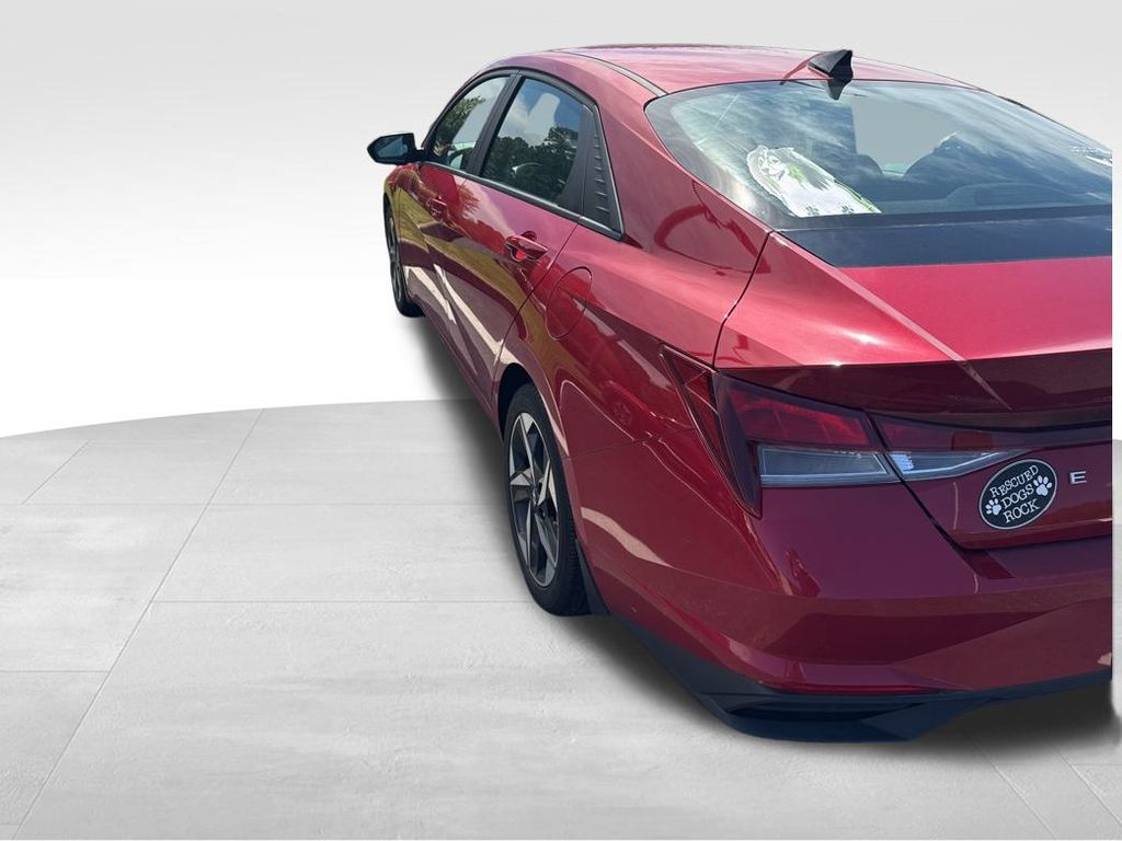 2023 Hyundai Elantra SEL photo 4