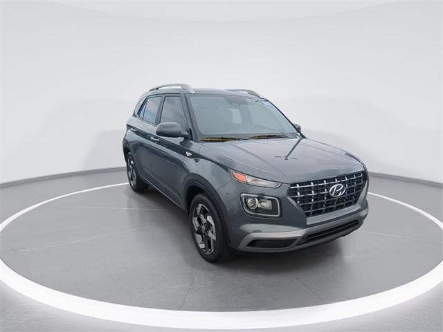 2025 Hyundai Venue SEL photo 2