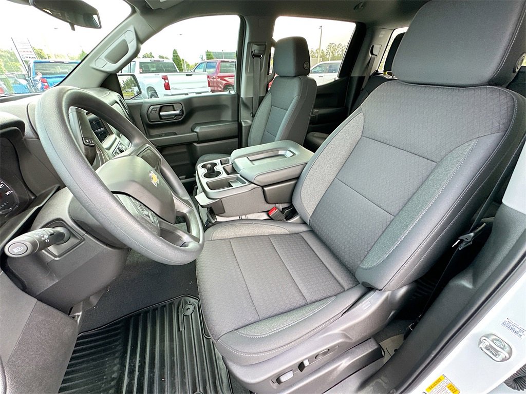 2025 Chevrolet Silverado 1500 Custom photo 13