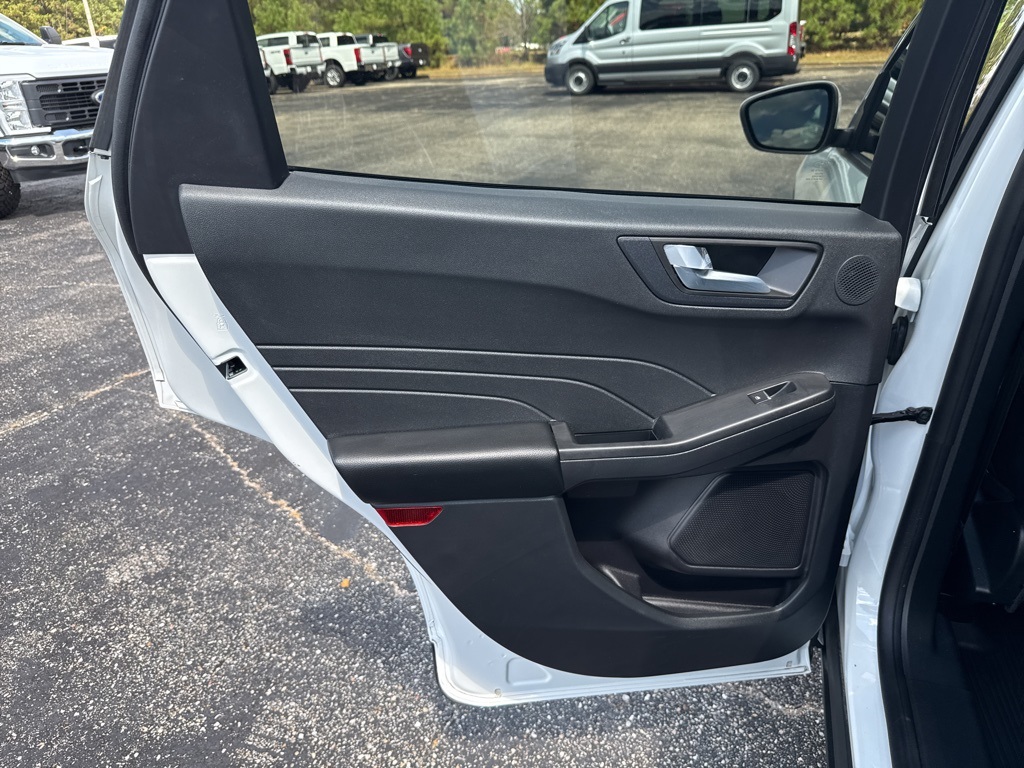 2022 Ford Escape SEL photo 24
