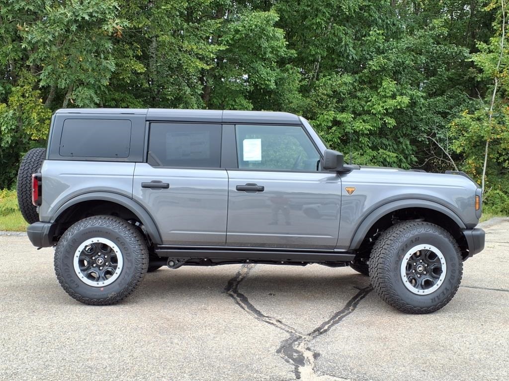2025 Ford Bronco Badlands photo 2