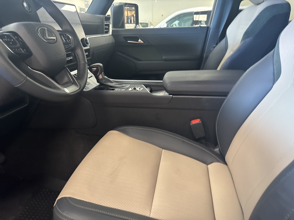 2025 Lexus GX 550 Overtrail photo 6