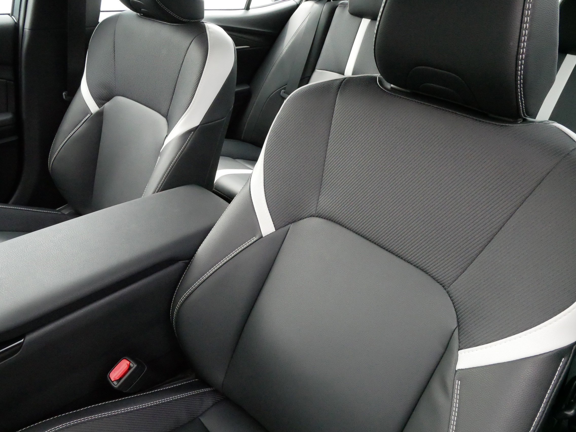2025 Toyota Camry SE photo 32