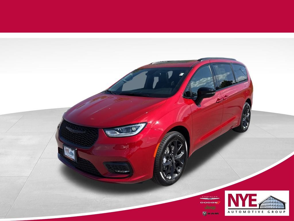 2026 Chrysler Pacifica Limited's photo