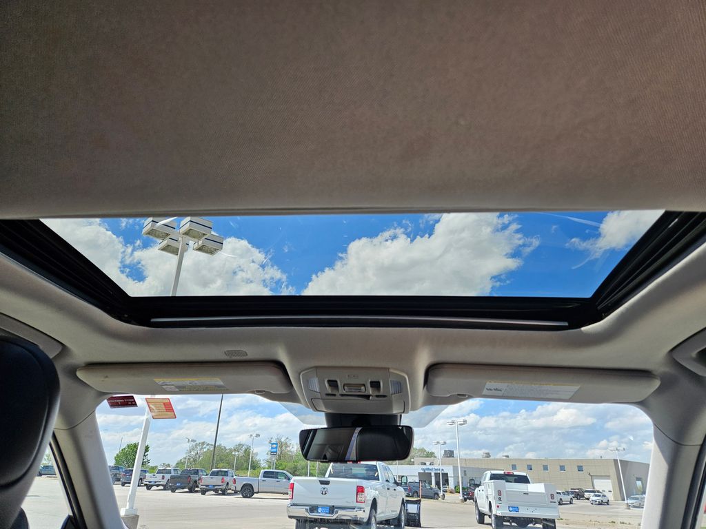2022 Toyota Highlander XLE photo 32