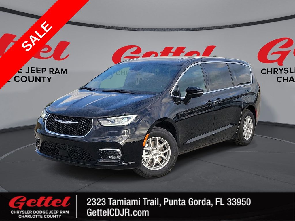 2025 Chrysler Pacifica Select's photo