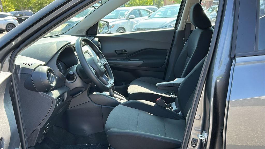2025 Nissan Kicks Play S photo 10