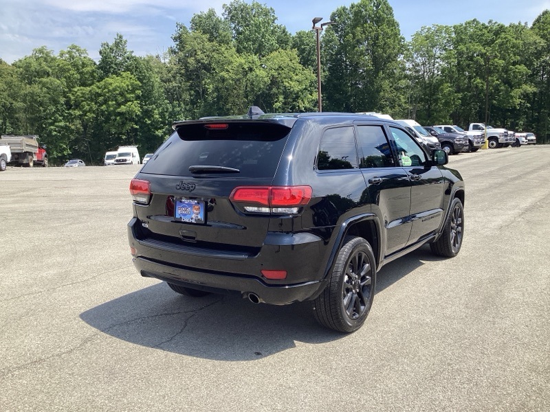 2022 Jeep Cherokee Laredo X photo 2