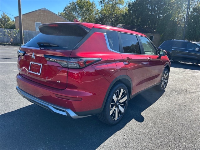 2025 Mitsubishi Outlander SE photo 3