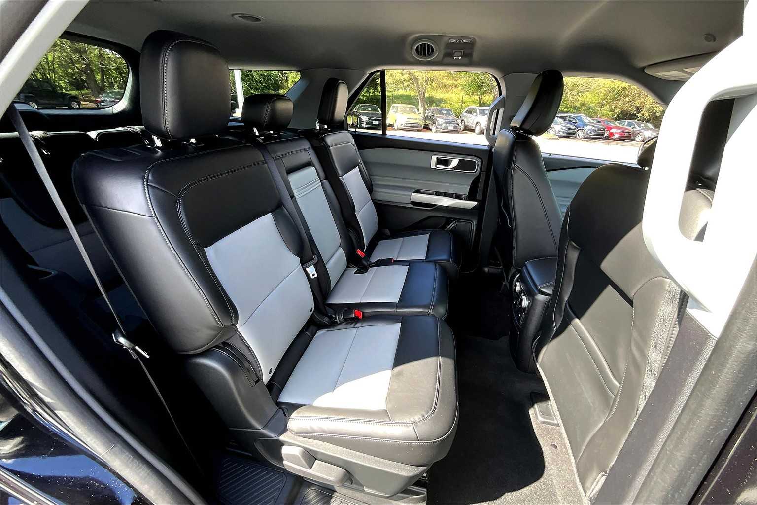 2022 Ford Explorer XLT photo 15