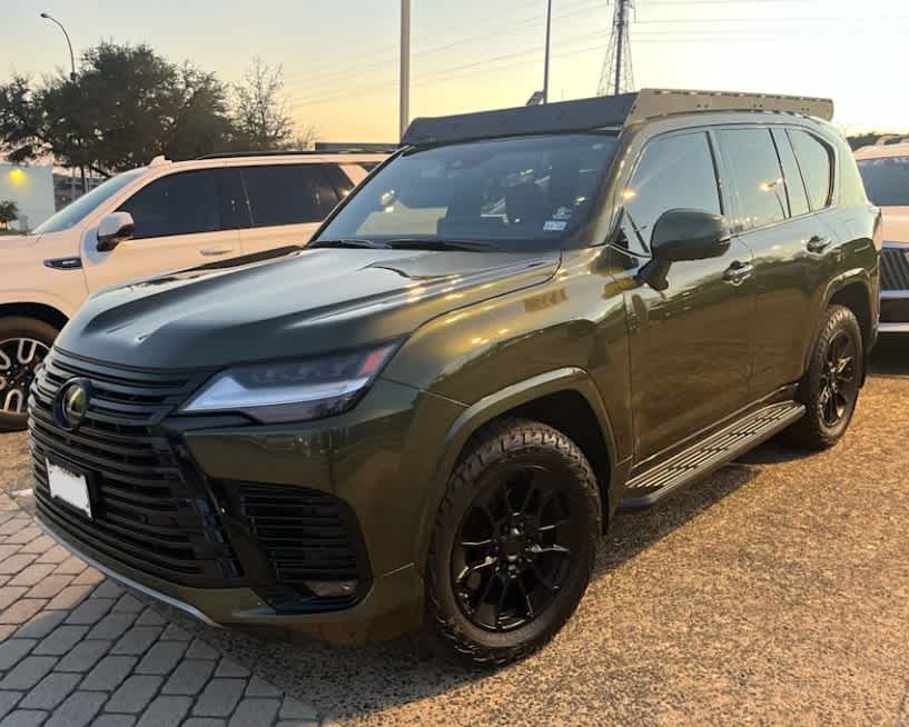 2023 Lexus LX Luxury's photo