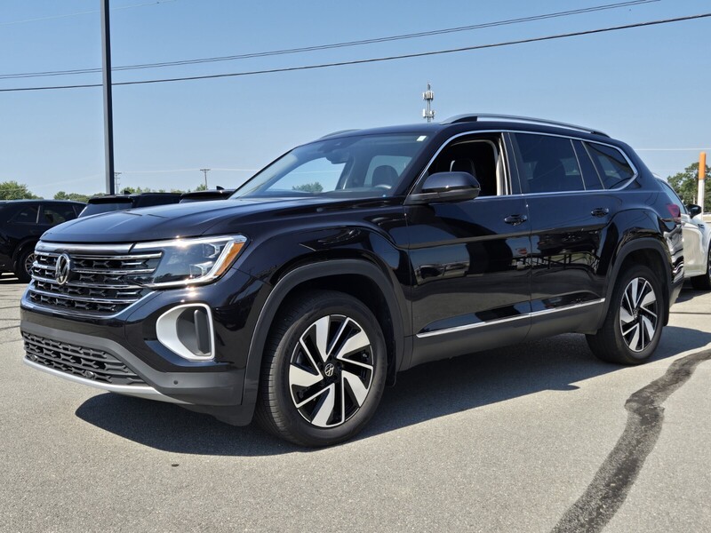 2025 Volkswagen Atlas SEL photo 3