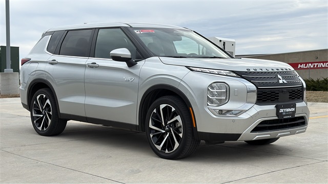 2024 Mitsubishi Outlander SE's photo