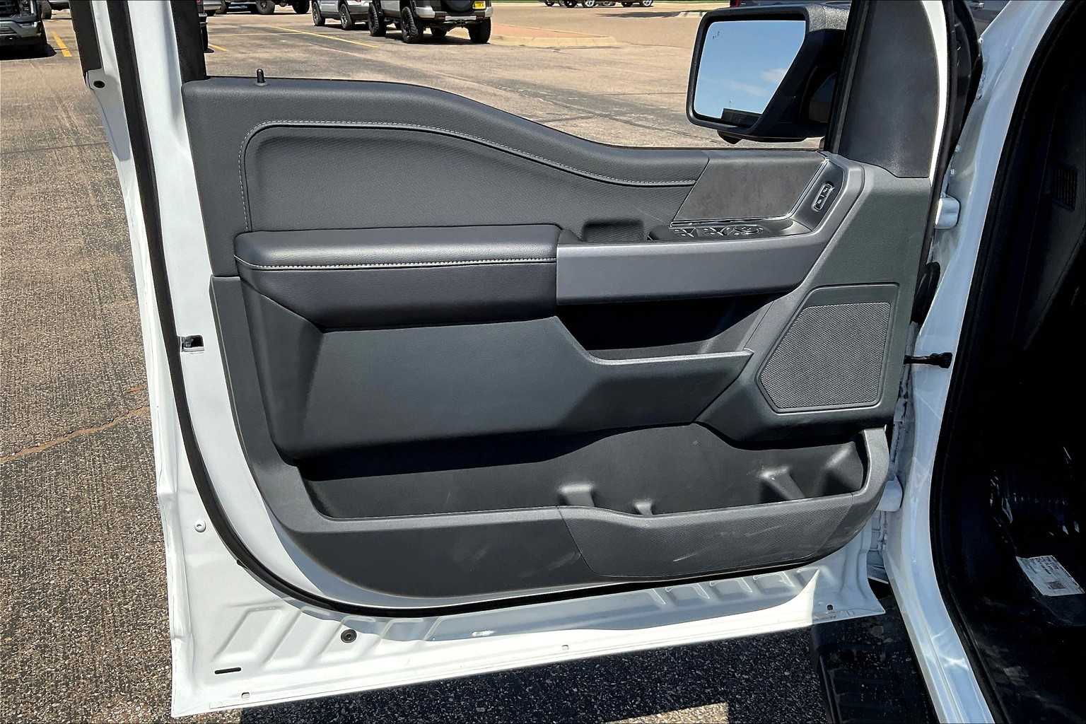 2025 Ford F-150 XLT photo 10