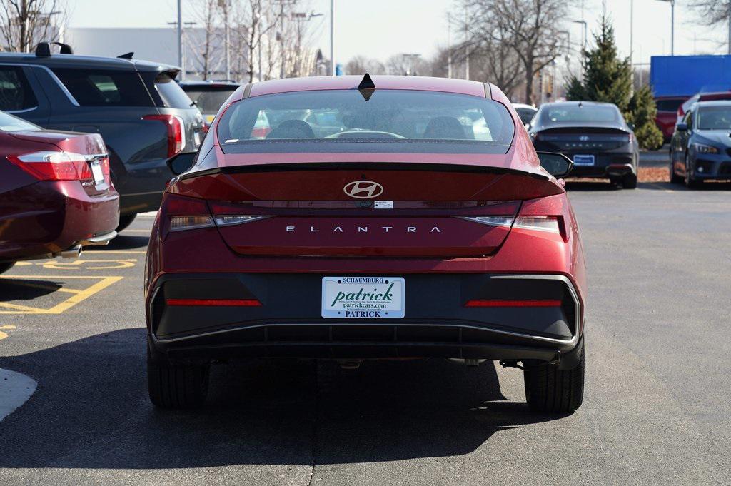 2025 Hyundai Elantra SEL Sport photo 5