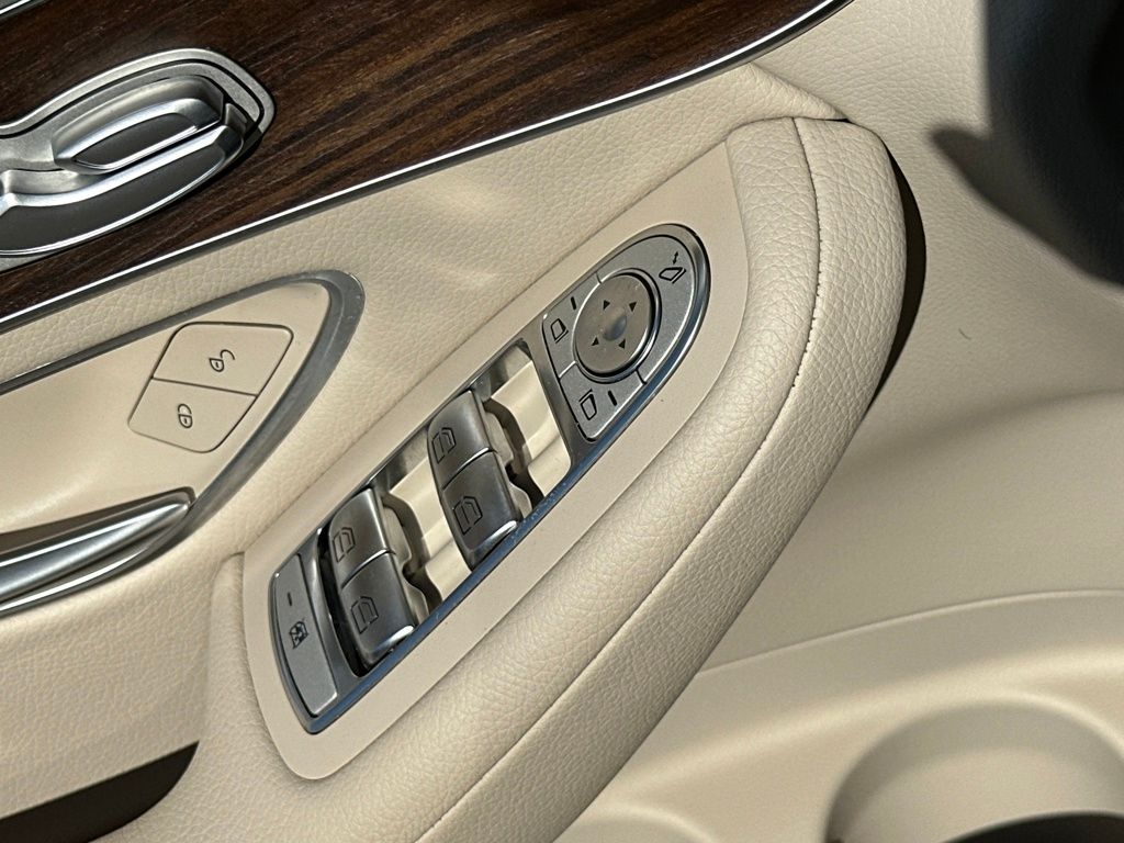 2022 Mercedes Benz GLC 300 4MATIC photo 10
