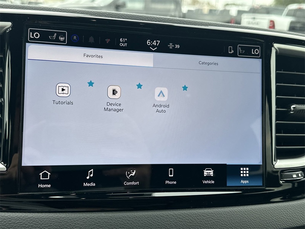 2025 Chrysler Voyager LX photo 16