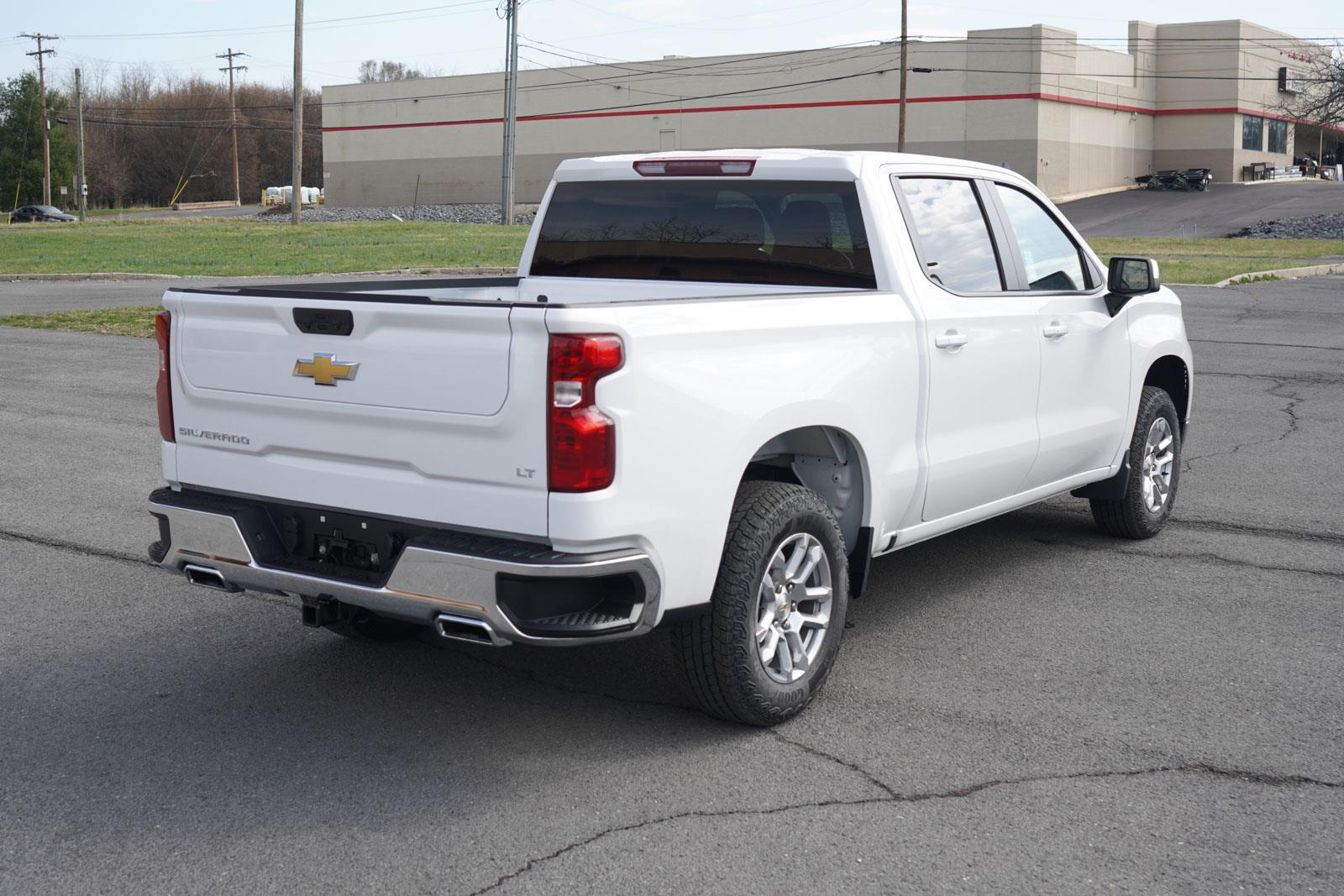 2025 Chevrolet Silverado 1500 LT photo 3