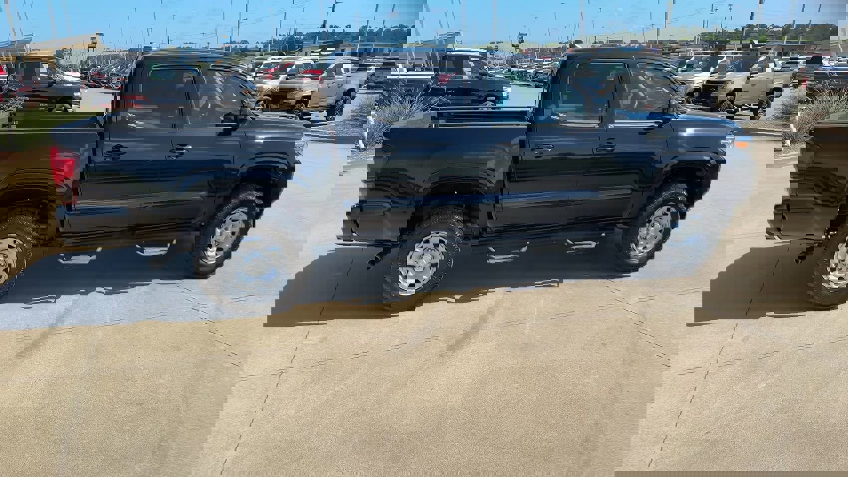 2022 Toyota Tacoma 4x4 SR Double Cab V6 photo 8
