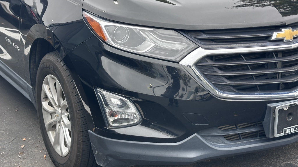 2018 Chevrolet Equinox LT photo 2