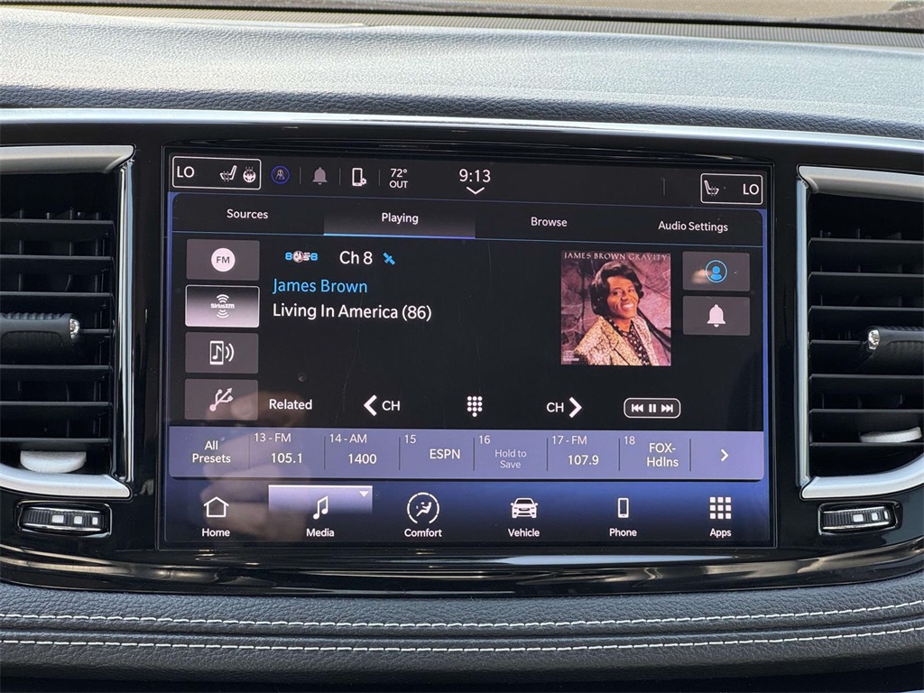 2023 Chrysler Pacifica Touring L photo 3