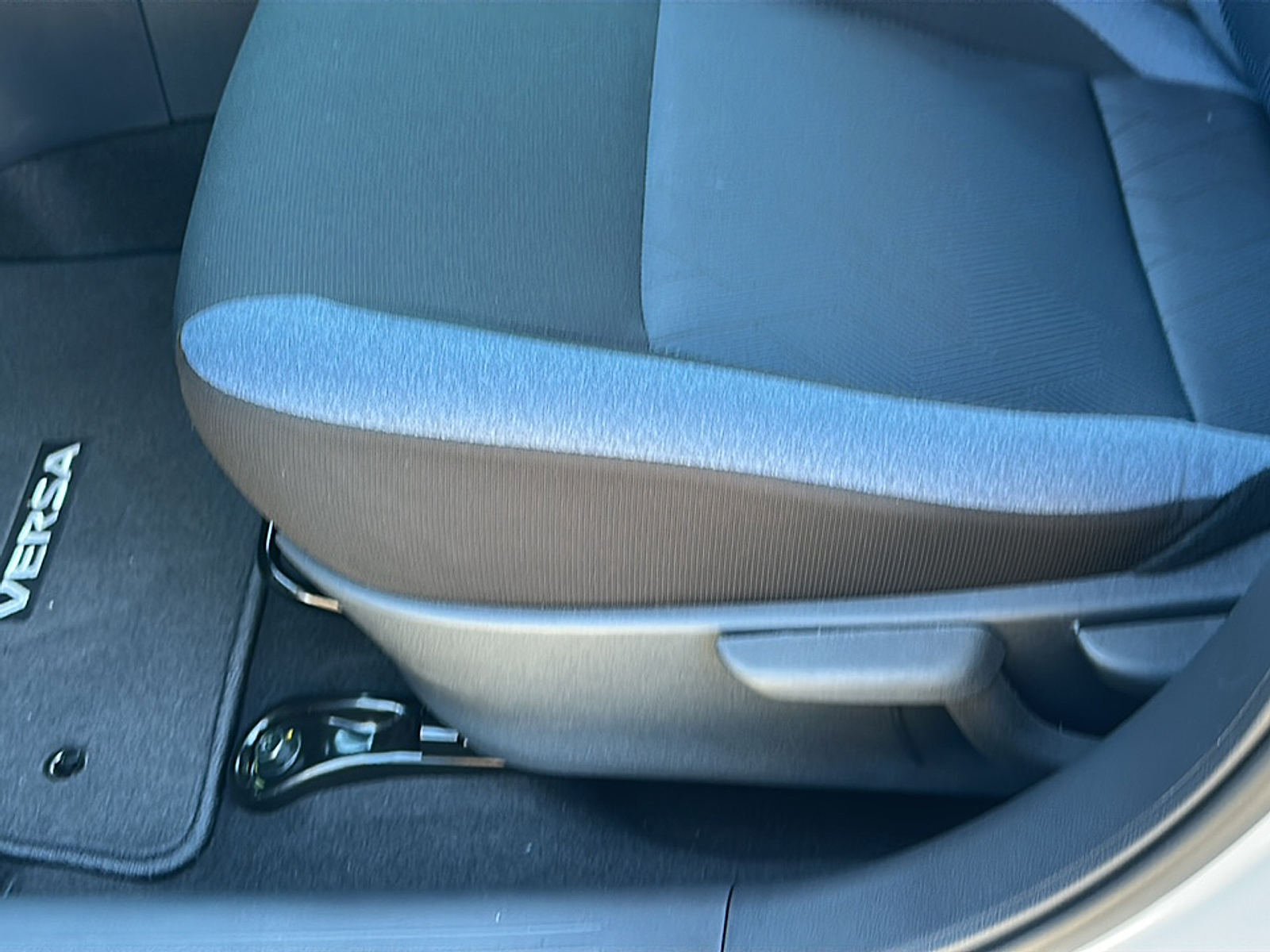 2025 Nissan Versa SV photo 3