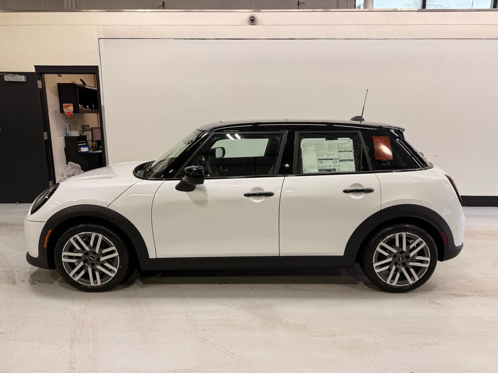 2026 Mini Cooper 4 Door Hardtop Oxford Edition photo 2