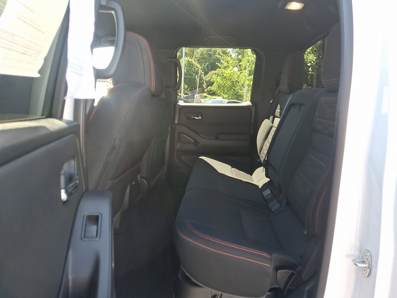 2022 Nissan Frontier Crew Cab PRO-X photo 9